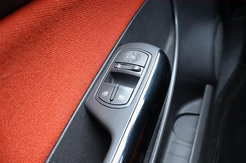 Opel Corsa (2010) 1.2, po STK, slušný stav - fotka 16 z 17