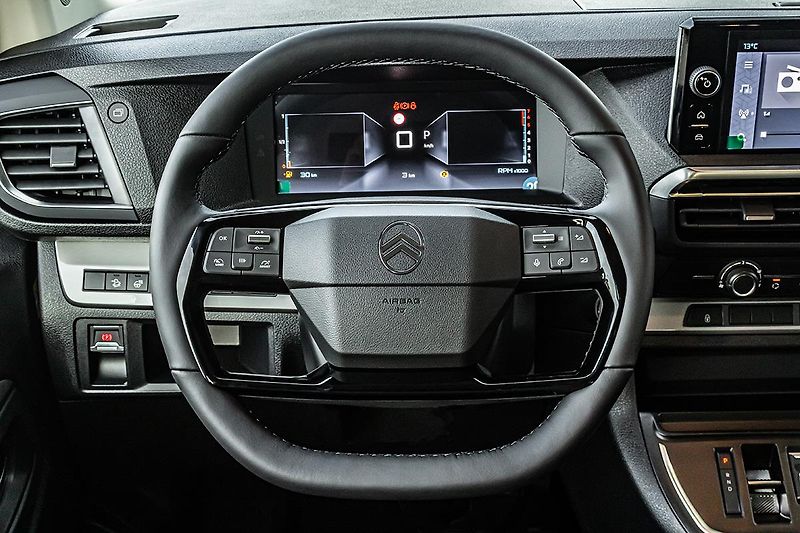 Citroën SpaceTourer 2,0 FEEL XL 180k+ FAMILY+COMF. - fotka 16 z 23