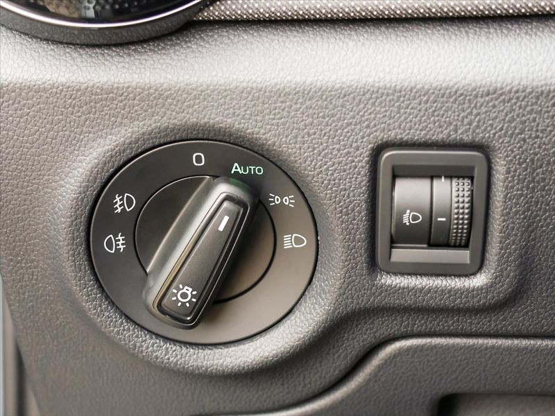 Škoda Fabia 1,0 TSi DSG Edice 130let DPH - fotka 18 z 38