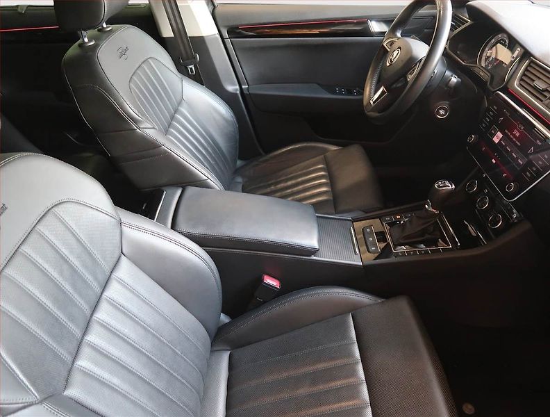 Škoda Superb (2018) Laurin&Klement 2.0 TSI, 4X4 - fotka 9 z 14