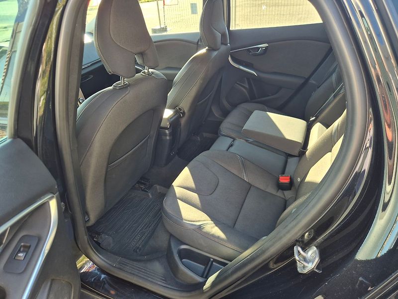 Volvo V40 1.6D 84kw CROSS COUNTRY, tažné - fotka 25 z 33