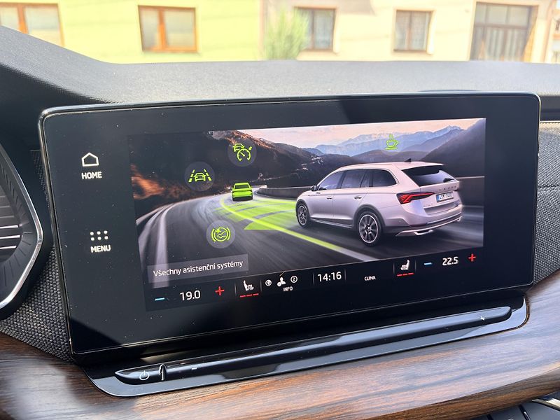 Škoda Octavia SCOUT 2.0 TDI DSG MATRIX - fotka 36 z 56