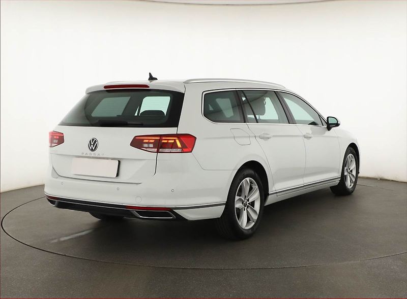 Volkswagen Passat (2020) 1.5 TSI - fotka 5 z 20