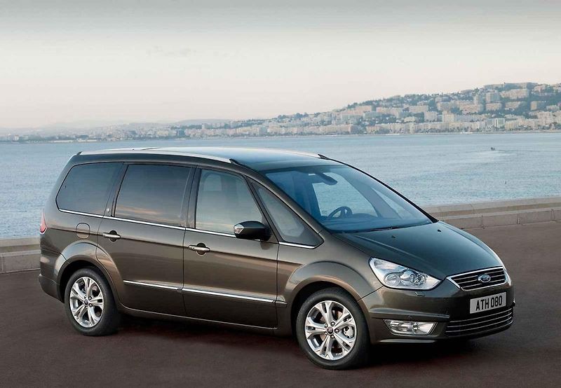 Tento Volkswagen Sharan je deset let starý. Nevypadá na to
