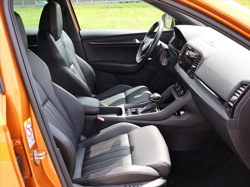 Škoda Karoq 2,0 TDI DSG Sportline 4x4 DPH - fotka 27 z 39