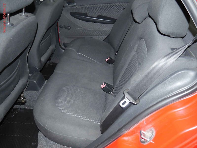 Škoda Fabia (2008) 1.2 HTP, ČR, AC - fotka 10 z 15