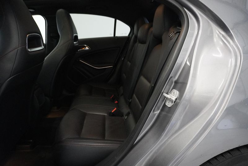 Mercedes-Benz Třídy A A220 2,2 CDI AMG-LINE AUT. - fotka 23 z 27