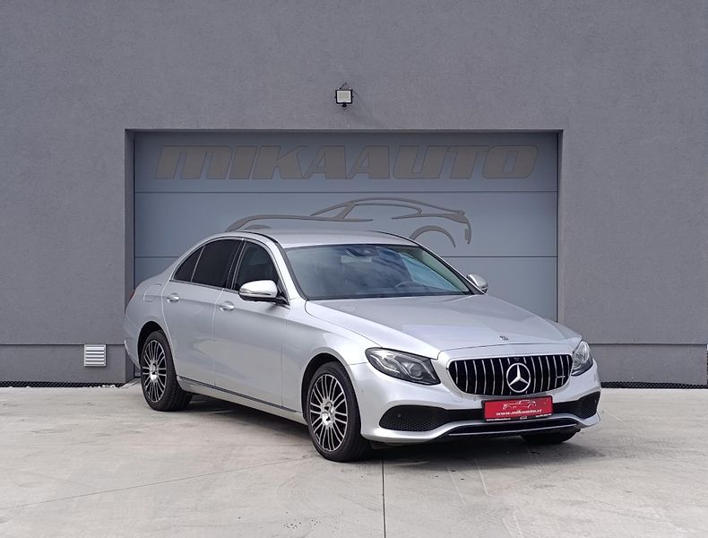 Mercedes-Benz Třídy E 220d 143kW 4MATIC ČR  - fotka 3 z 34