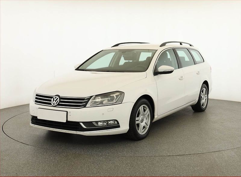 Volkswagen Passat (2012) 2.0 TDI, Xenony, Tempomat - fotka 2 z 16