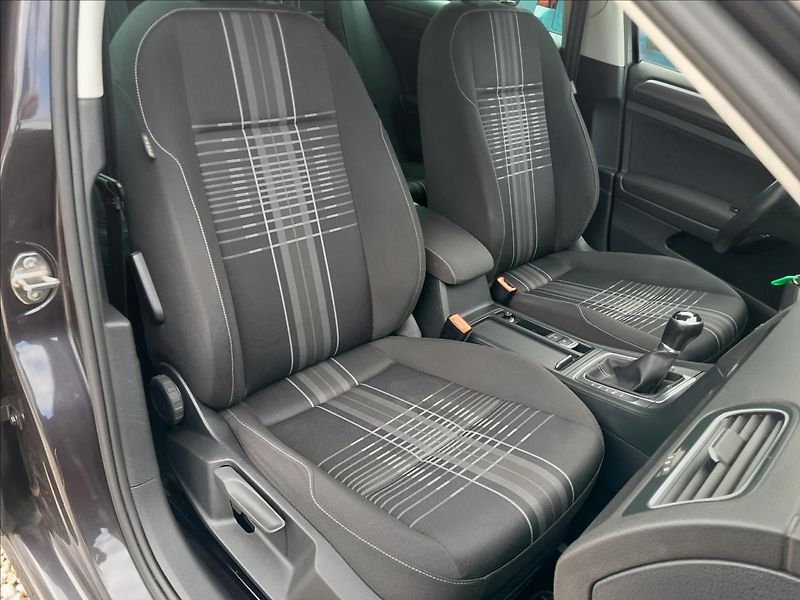 Volkswagen Golf VII 1,2 TSI 81kW LOUNGE - fotka 32 z 60
