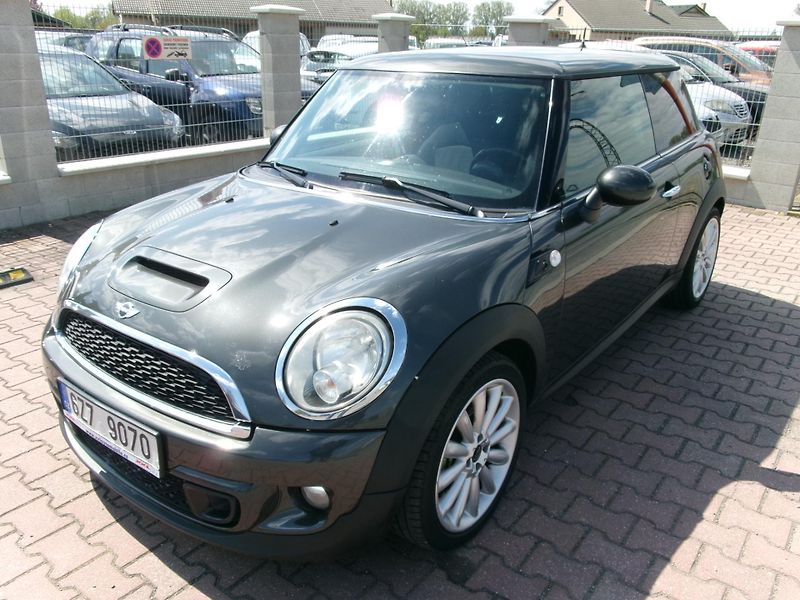 Mini Cooper S (2011) 1,6i AC TEMP ALU 135kW - fotka 1 z 28