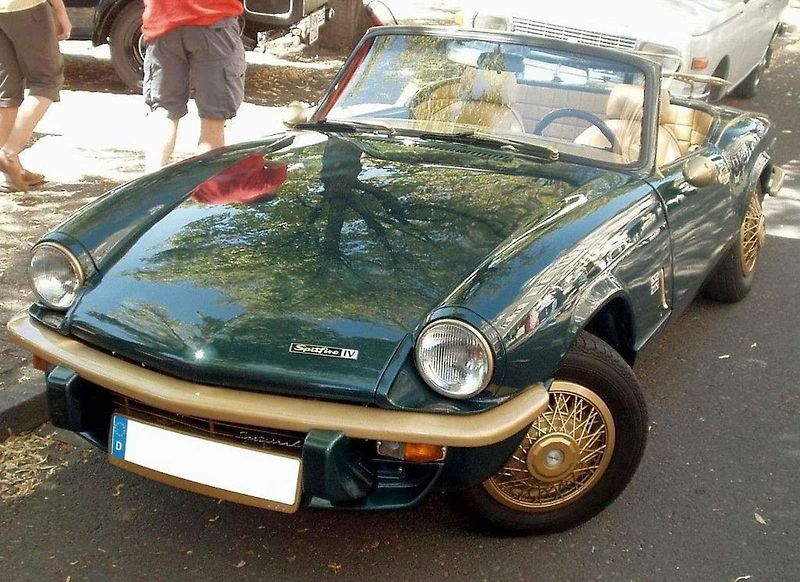 Britský roadster Triumph Spitfire dostal jméno podle legendární stíhačky Supermarine Spitfire z období II. světové války.