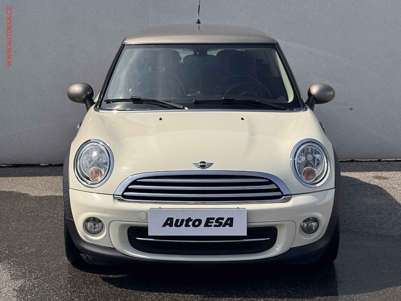 Mini Cooper (2013) 1.6i, AT, kůže - fotka 2 z 14