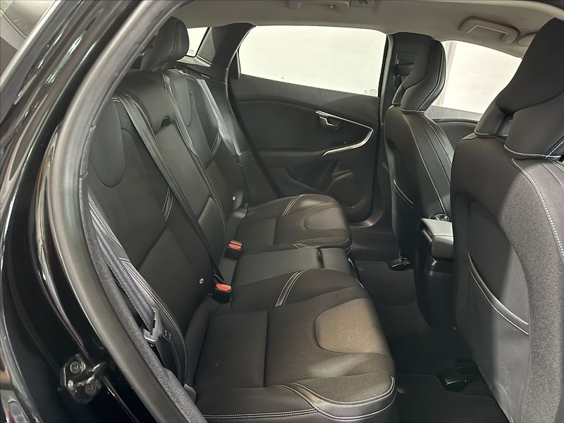 Volvo V40 1,6   D2 MOMENTUM BI-XEN VÝHŘE - fotka 25 z 42