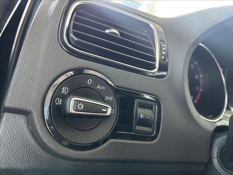 Volkswagen Polo 1,8   GTI,TSI 141kW,SERVISKA - fotka 12 z 26
