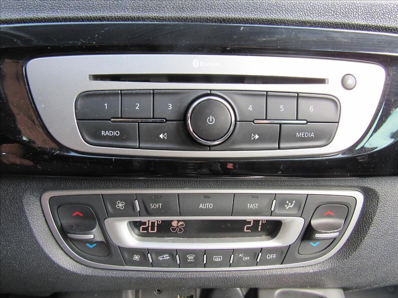 Renault Grand Scénic 2,0 dCi 118kW 1.majitel 7 míst - fotka 19 z 33