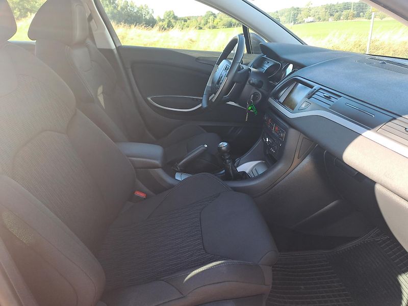 Citroën C5 (2013) 2.0 HDi PĚKNÝ STAV - fotka 14 z 30