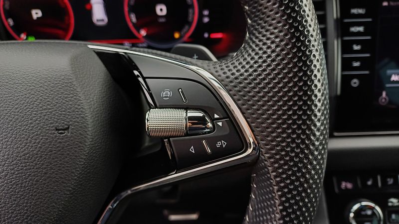Škoda Kodiaq SPORTLINE TDI 147kW WEBASTO-ČR - fotka 29 z 50