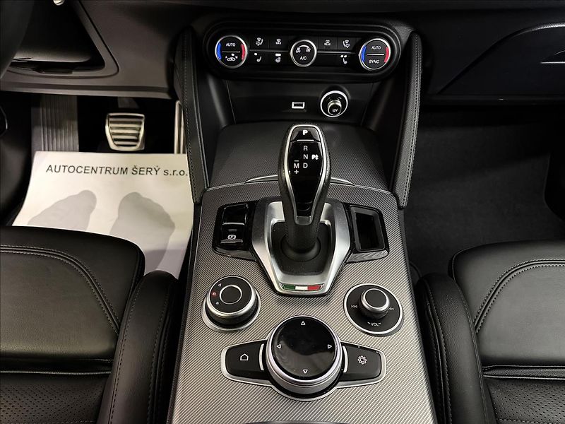 Alfa Romeo Stelvio VELOCE 154kW Q4 - fotka 30 z 44