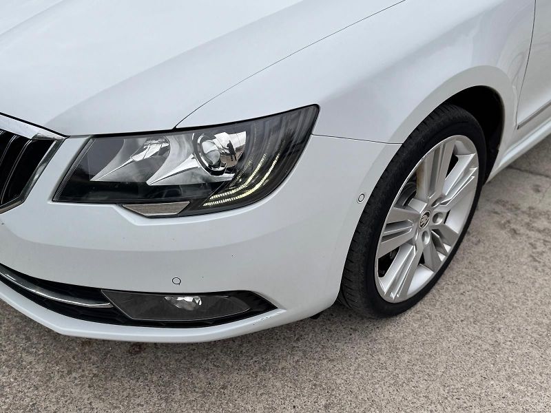 Škoda Superb - fotka 14 z 15