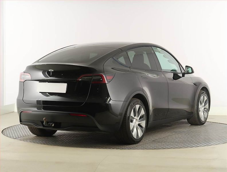 Tesla Model Y (2023) RWD LFP 60kWh, SoH 93% - fotka 5 z 32