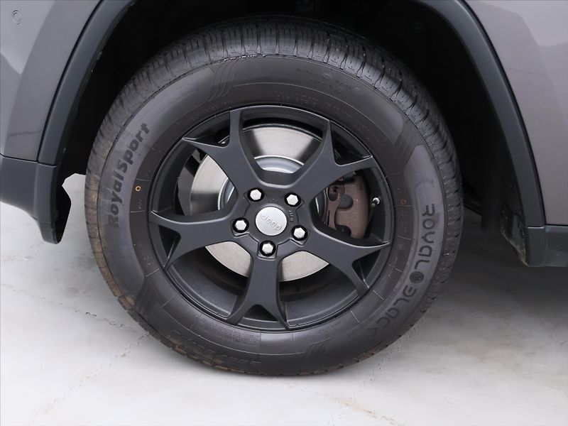 Jeep Grand Cherokee 3,0 CRD 184kW Aut. 4WD Limited - fotka 23 z 30