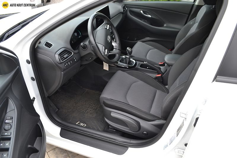 Hyundai i30 WG 1,5I MT SMART FAMILY NAVI - fotka 18 z 47
