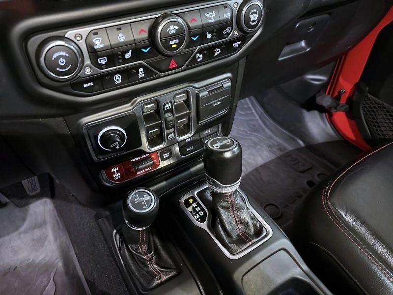 Jeep Wrangler (2019) Unlimited JL 2.2 CRD 200k AT8 - fotka 15 z 21