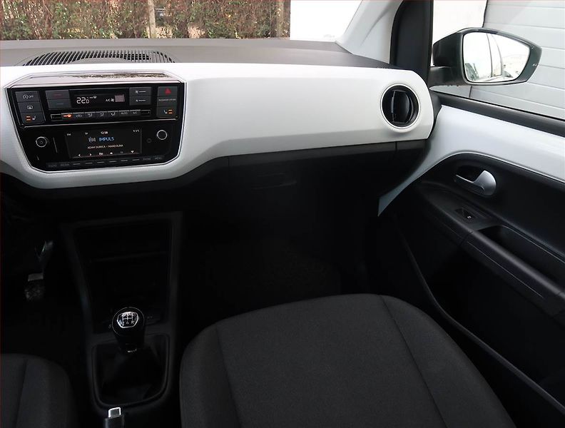 Volkswagen up! (2019) 1.0 MPI, ČR,1.maj, Tempomat - fotka 8 z 16