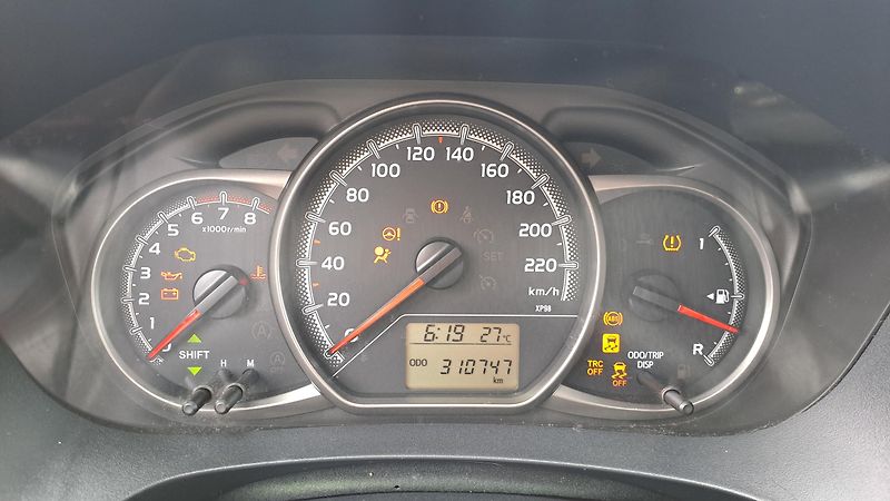 Toyota Yaris 1.0 VVTi Comfort REZERVACE - fotka 20 z 23