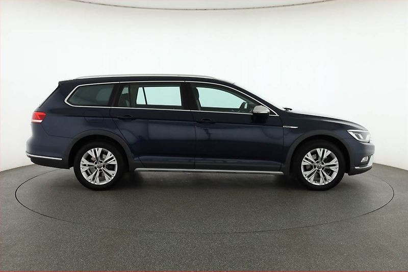 Volkswagen Passat (2017) Alltrack 2.0 TDI, 4X4, Kůže - fotka 6 z 14