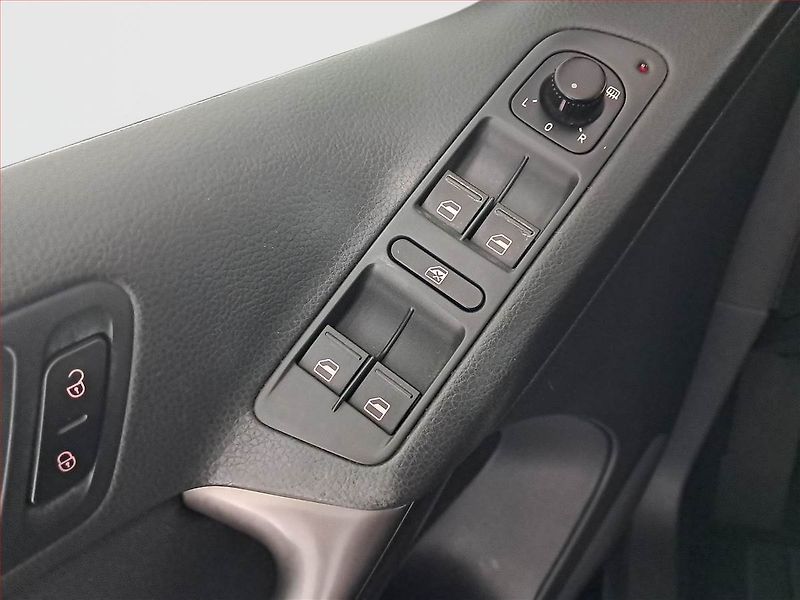 Volkswagen Tiguan (2009) 2.0 TDI, 4X4, Navi, Bi-Xenony - fotka 19 z 20