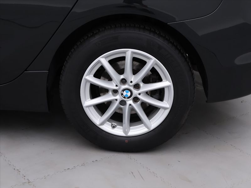 BMW Řada 2 2,0 218d 100kW Aut. Comfort+ - fotka 22 z 29