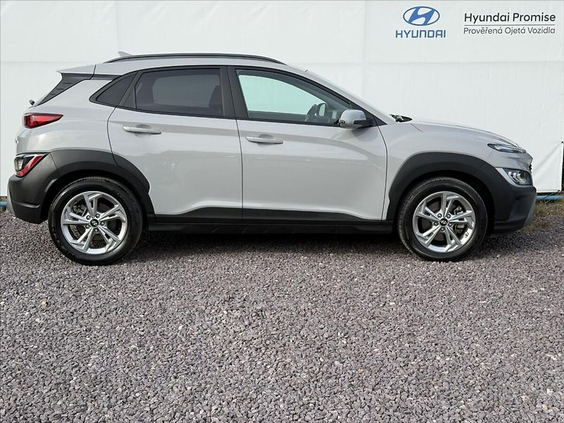 Hyundai Kona 1,6 T-GDI 145kW Smart DTC - fotka 21 z 23