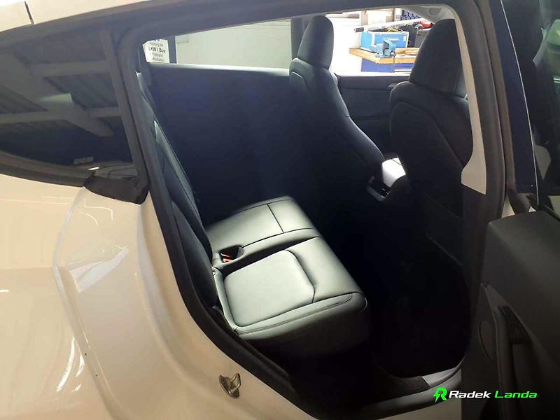 Tesla Model Y (2023) Long Range AWD 78 kWh - fotka 6 z 8