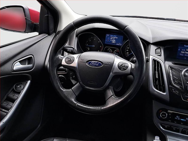 Ford Focus (2014) 2.0 TDCi, po STK, Tažné - fotka 15 z 16