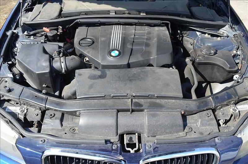 BMW Řada 3 (2010) 316D - fotka 13 z 20