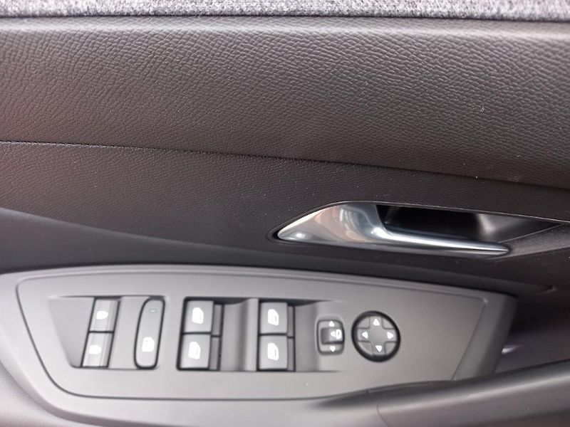 Peugeot 308 (2026) SW ALLURE Hybrid 145 e-DCS6  - fotka 17 z 33