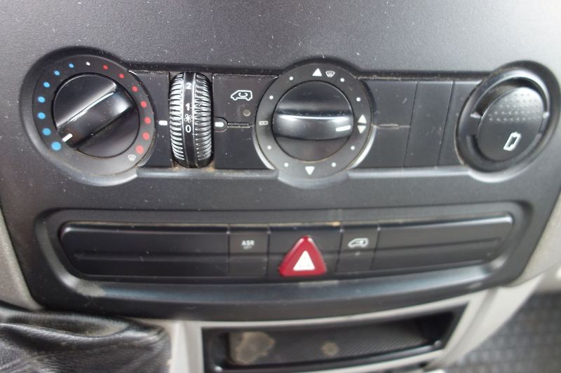 Volkswagen Crafter 2,5TDi 100 kW NAJ.220000km ! - fotka 23 z 27