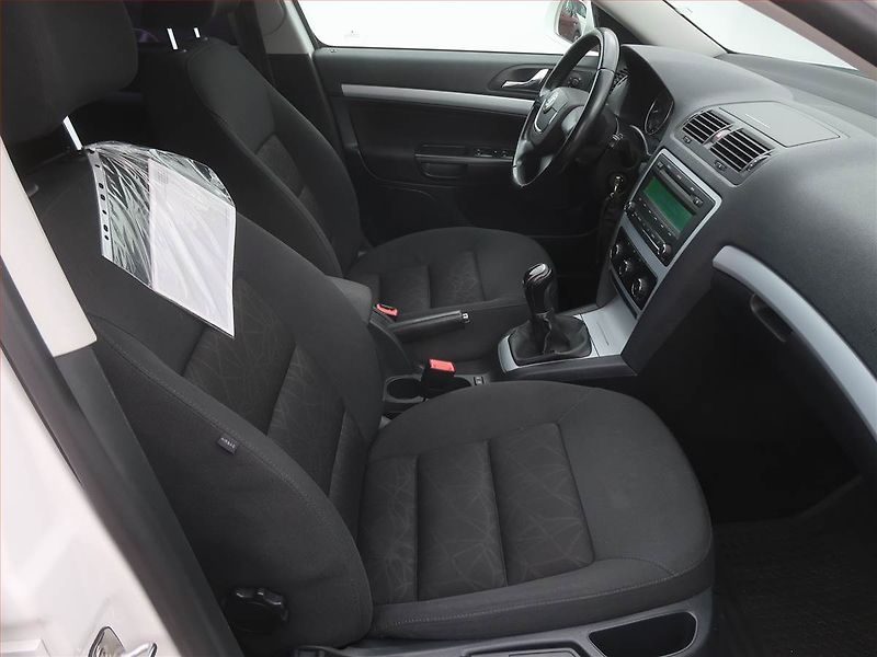 Škoda Octavia (2011) Ambition 1.4 TSI, Serv.kniha - fotka 9 z 13