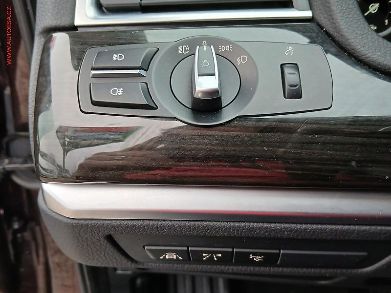 BMW Řada 5 (2016) 3.0 d GT 530xDrive, 1.maj,ČR - fotka 13 z 27