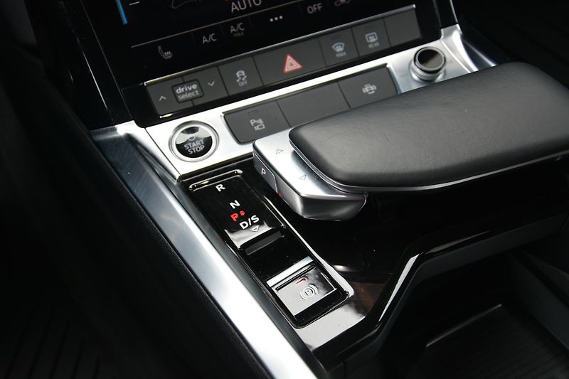 Audi e-tron (2022) 50 QUATTRO BUSSINES 1 Majitel - fotka 24 z 53