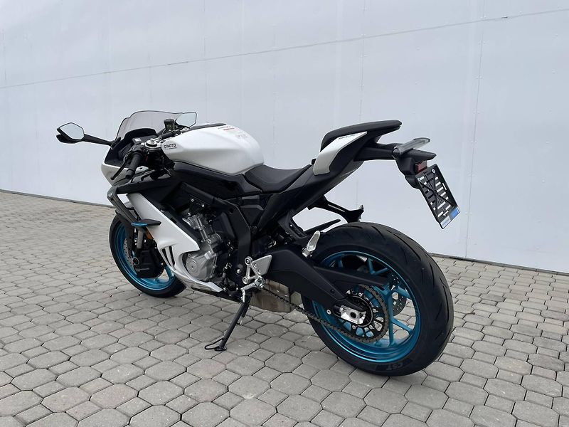 CFMOTO (2026) 675SR-R EU5+ - fotka 8 z 11