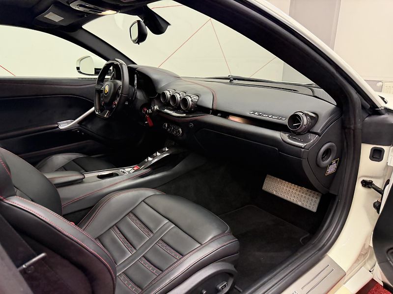 Ferrari F12 Berlinetta (2014) F12 LIFT*DISPALY*CAMERA*CARBON - fotka 10 z 12