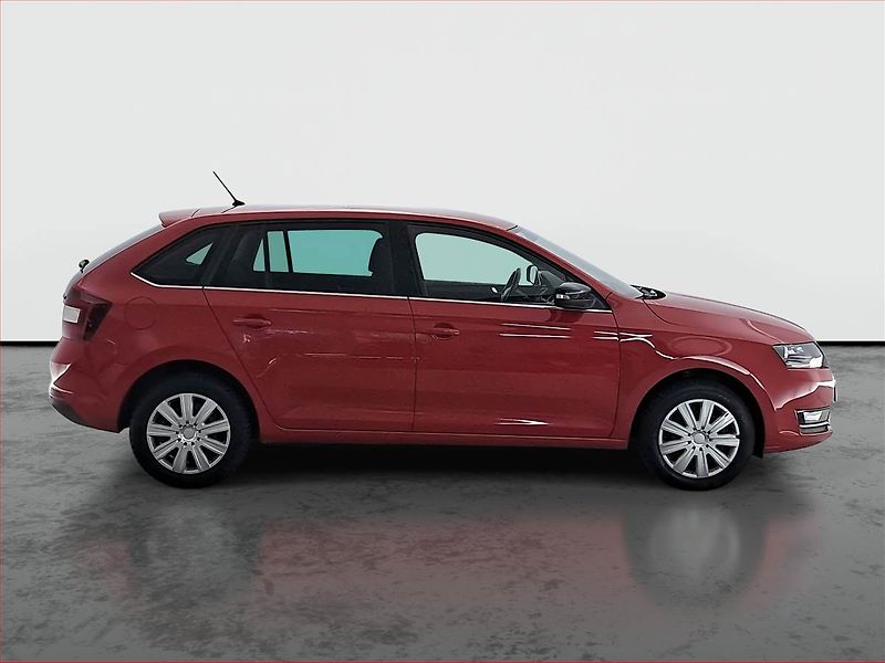 Škoda Rapid (2018) Spaceback 1.0 TSI, Xenony - fotka 6 z 14
