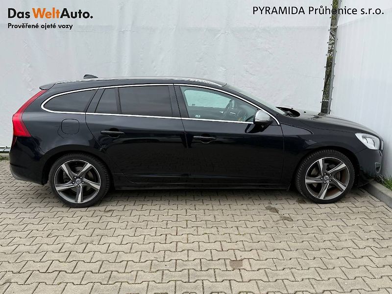 Volvo V60 (2012) 2.4 D5 158 kW R-Design AT - fotka 6 z 20