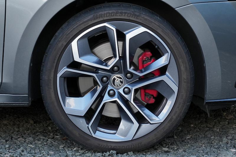 Škoda Octavia iV RS 1.4 TSI, ČR, Tažné, ACC - fotka 12 z 40