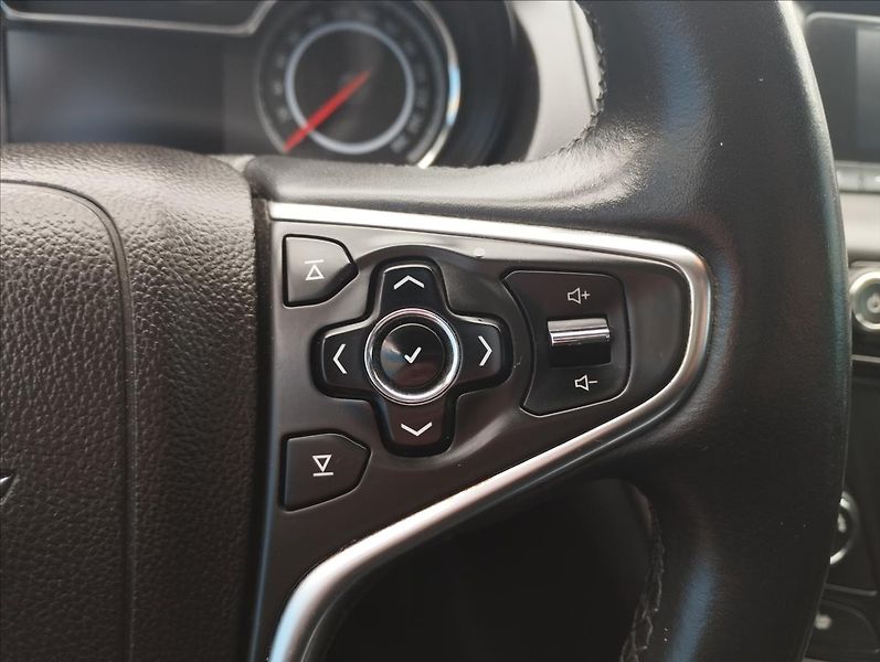 Opel Insignia 2,0 CDTi 88KW - fotka 15 z 17