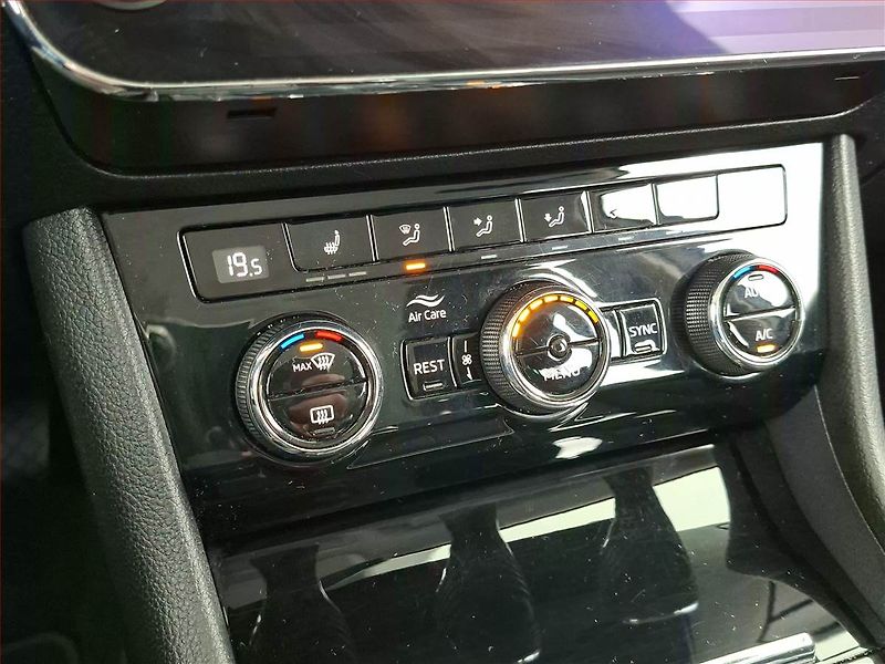 Škoda Superb (2019) 2.0 TDI, Navi, Bi-Xenony - fotka 16 z 21