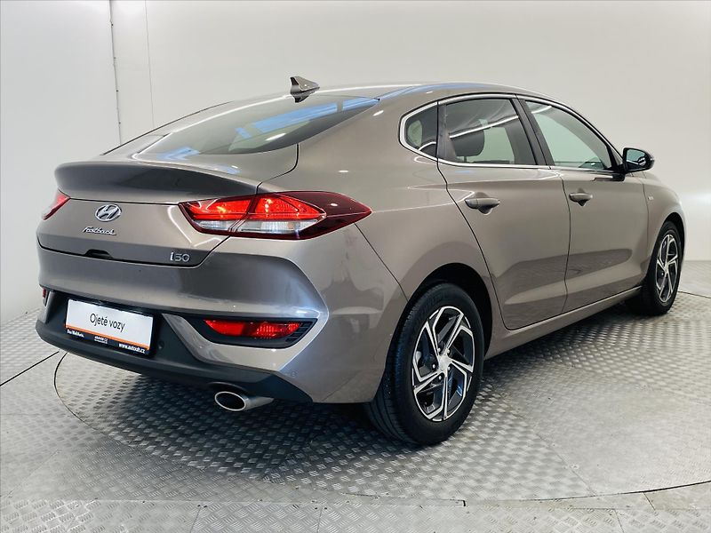 Hyundai i30 1,5 T-GDi 117kW Smart - fotka 2 z 25